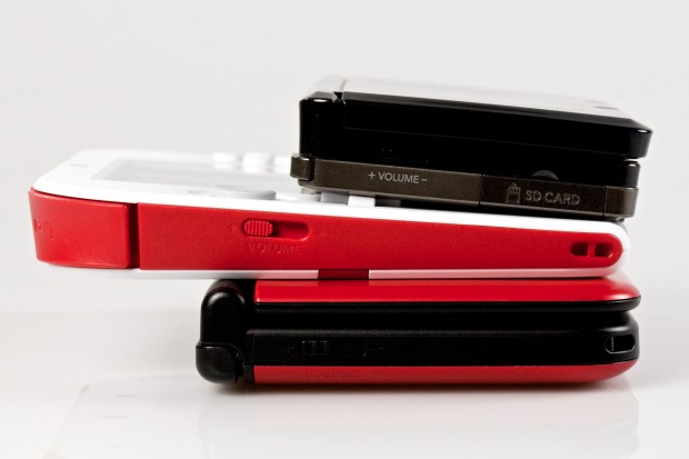 Der 2DS als Keil zwischen 3DS (oben) und 3DS XL (unten)